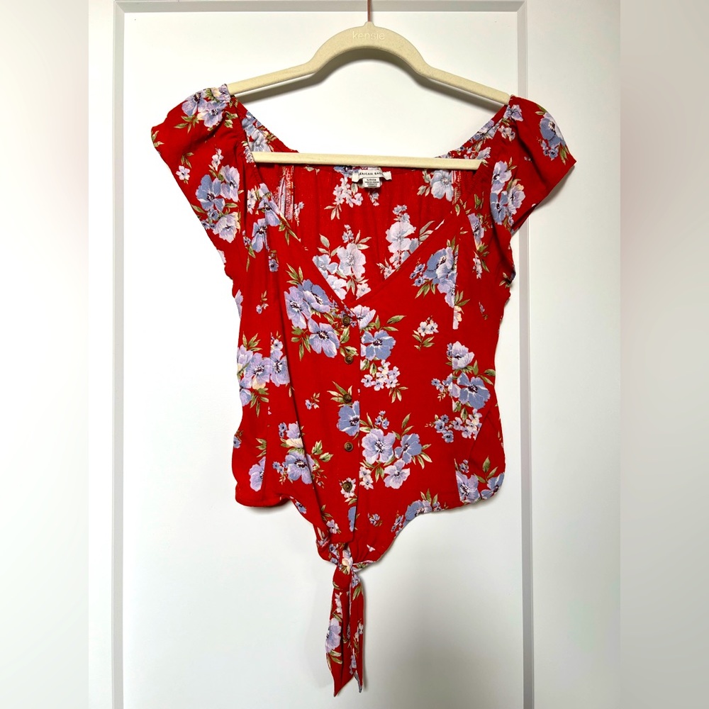 Slightly cropped floral top with tie front